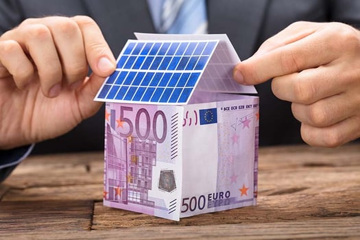 Photo Alternative Investment House Andrey Popov Dreamstime.com